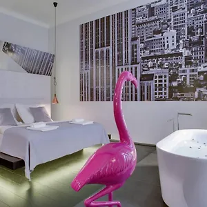 https://luxury-loft-in-old-town-prague-home-cinema-bathtub.praguehotelsweb.com