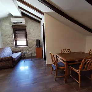 https://apartment-dina-pula.in-istria.net