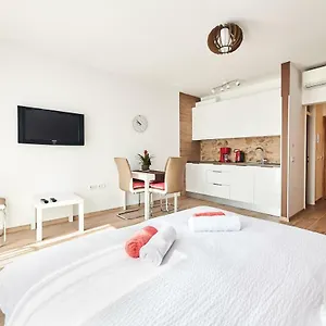 https://studio-apartman-lena.in-istria.net